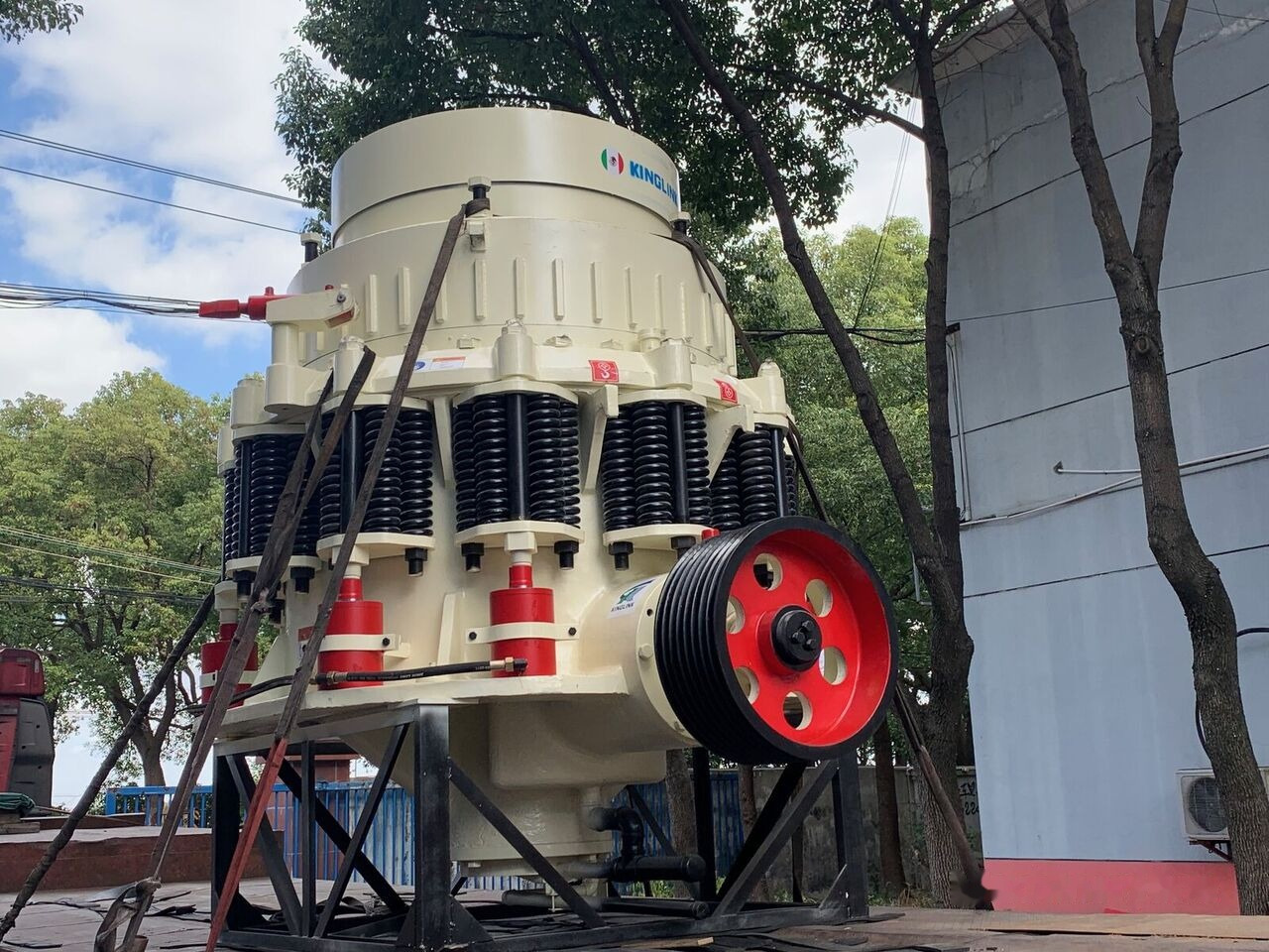 Kinglink NEW 4.25 Feet KLM1300 300TPH Iron Stone Cone Crusher - Конусная дробилка: фото 2 Kinglink NEW 4.25 Feet KLM1300 300TPH Iron Stone Cone Crusher - Конусная дробилка: фото 2