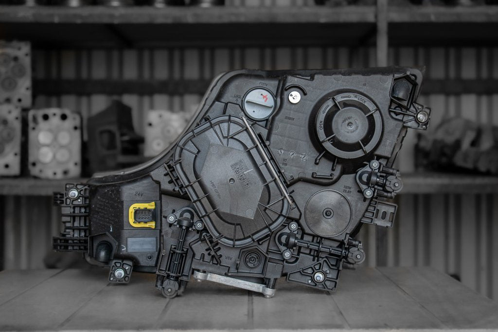 MERCEDES-BENZ ACTROS MP IV EURO VI XENON HEADLIGHT - FRONT - PASSENGER - Передняя фара для Грузовиков: фото 2 MERCEDES-BENZ ACTROS MP IV EURO VI XENON HEADLIGHT - FRONT - PASSENGER - Передняя фара для Грузовиков: фото 2