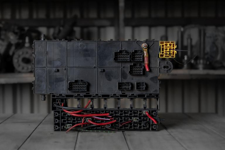 MERCEDES-BENZ ATEGO I - Предохранитель для Грузовиков: фото 2 MERCEDES-BENZ ATEGO I - Предохранитель для Грузовиков: фото 2