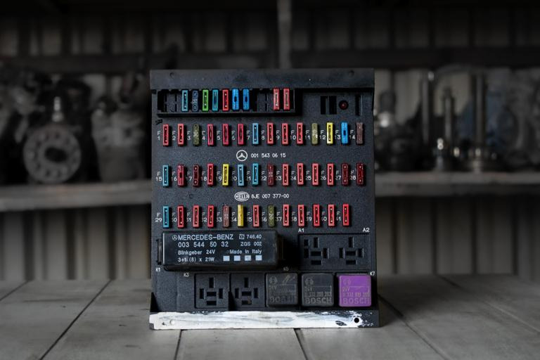 MERCEDES-BENZ ATEGO II - Предохранитель для Грузовиков: фото 1 MERCEDES-BENZ ATEGO II - Предохранитель для Грузовиков: фото 1