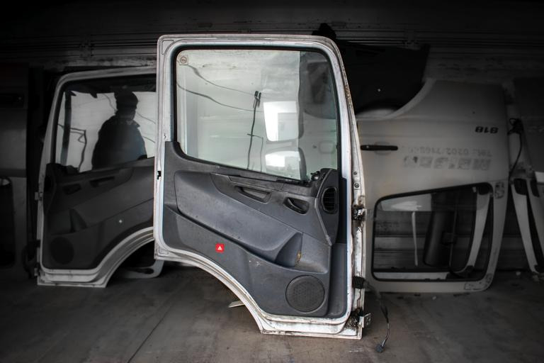 MERCEDES-BENZ ATEGO II - LEFT - Дверь и запчасти для Грузовиков: фото 2 MERCEDES-BENZ ATEGO II - LEFT - Дверь и запчасти для Грузовиков: фото 2