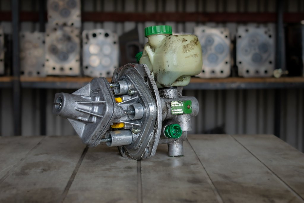 MERCEDES-BENZ AXOR II HYDRAULIC LEVER - Гидравлика для Грузовиков: фото 4 MERCEDES-BENZ AXOR II HYDRAULIC LEVER - Гидравлика для Грузовиков: фото 4