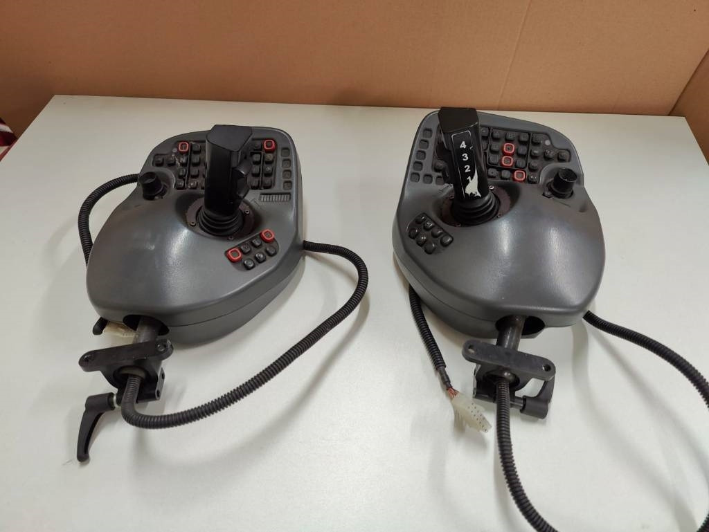 Komatsu Joysticks - Электрическая система для Лесозаготовительной техники: фото 5 Komatsu Joysticks - Электрическая система для Лесозаготовительной техники: фото 5