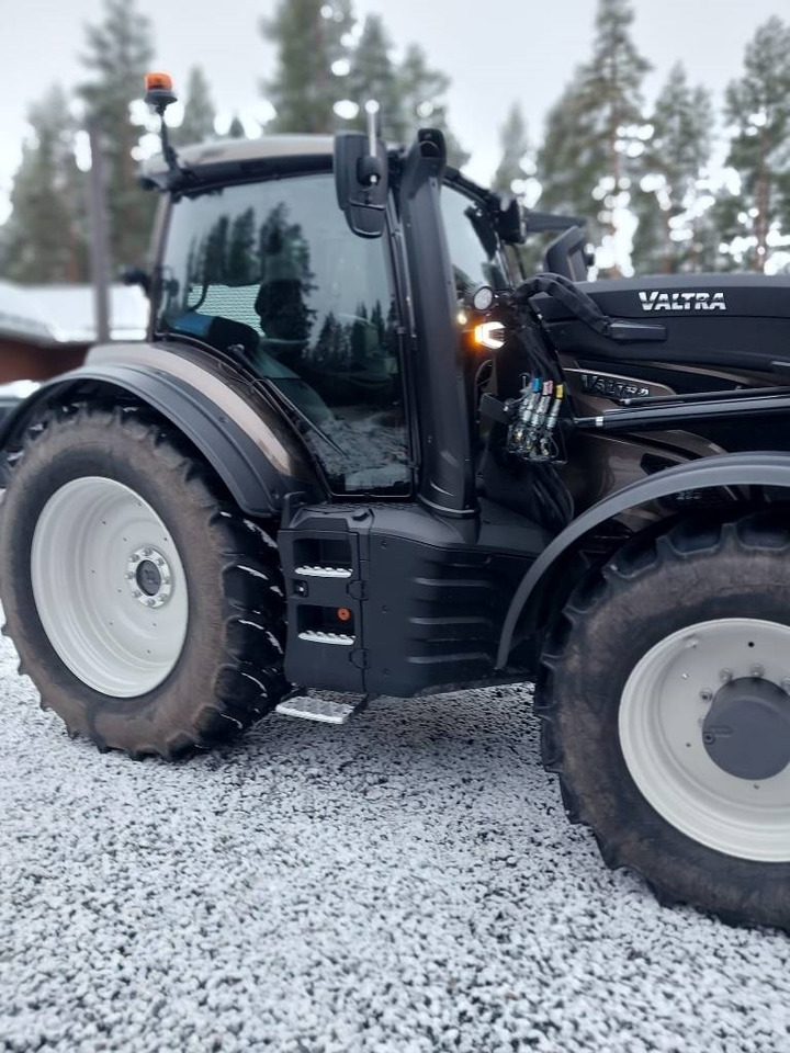 Valtra T 235 - Трактор: фото 2 Valtra T 235 - Трактор: фото 2
