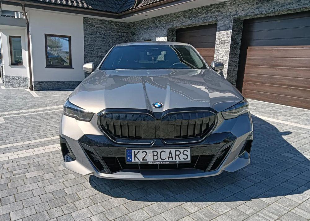 BMW Seria 5 - Седан: фото 3 BMW Seria 5 - Седан: фото 3