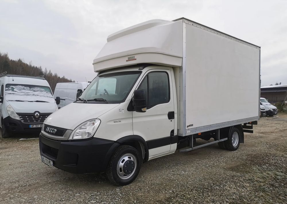 Iveco 3.0-150KM Daily 35C15 Kontener winda Dhollandia 750kg długi 35-150 Klimatyzacja długi rozstaw - Малотоннажный фургон: фото 2 Iveco 3.0-150KM Daily 35C15 Kontener winda Dhollandia 750kg długi 35-150 Klimatyzacja długi rozstaw - Малотоннажный фургон: фото 2