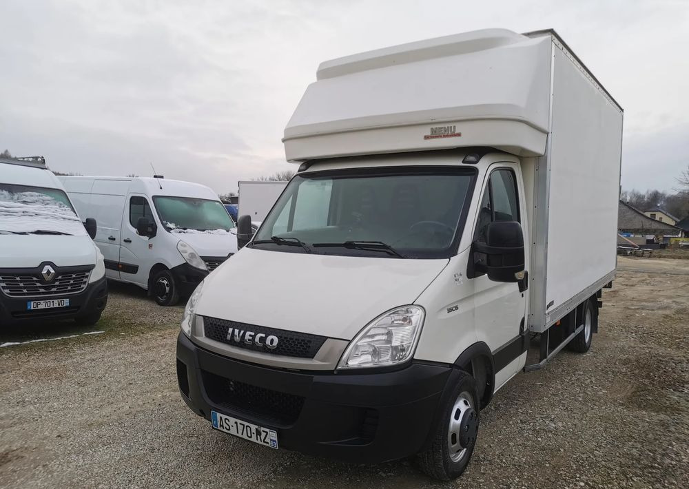 Iveco 3.0-150KM Daily 35C15 Kontener winda Dhollandia 750kg długi 35-150 Klimatyzacja długi rozstaw - Малотоннажный фургон: фото 3 Iveco 3.0-150KM Daily 35C15 Kontener winda Dhollandia 750kg długi 35-150 Klimatyzacja długi rozstaw - Малотоннажный фургон: фото 3