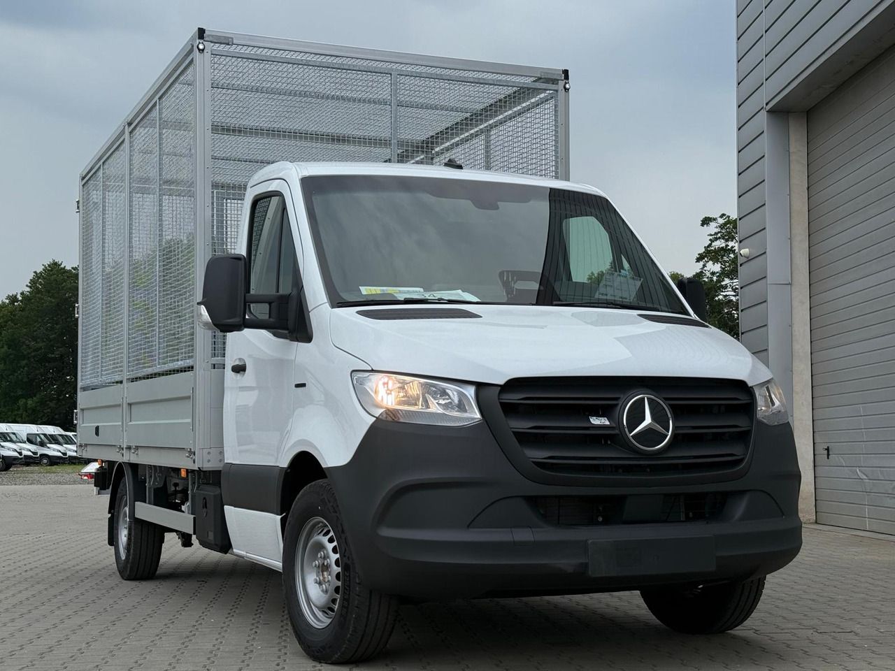 Новый Малотоннажный бортовой грузовик, Электрический фургон Mercedes eSprinter: фото 10