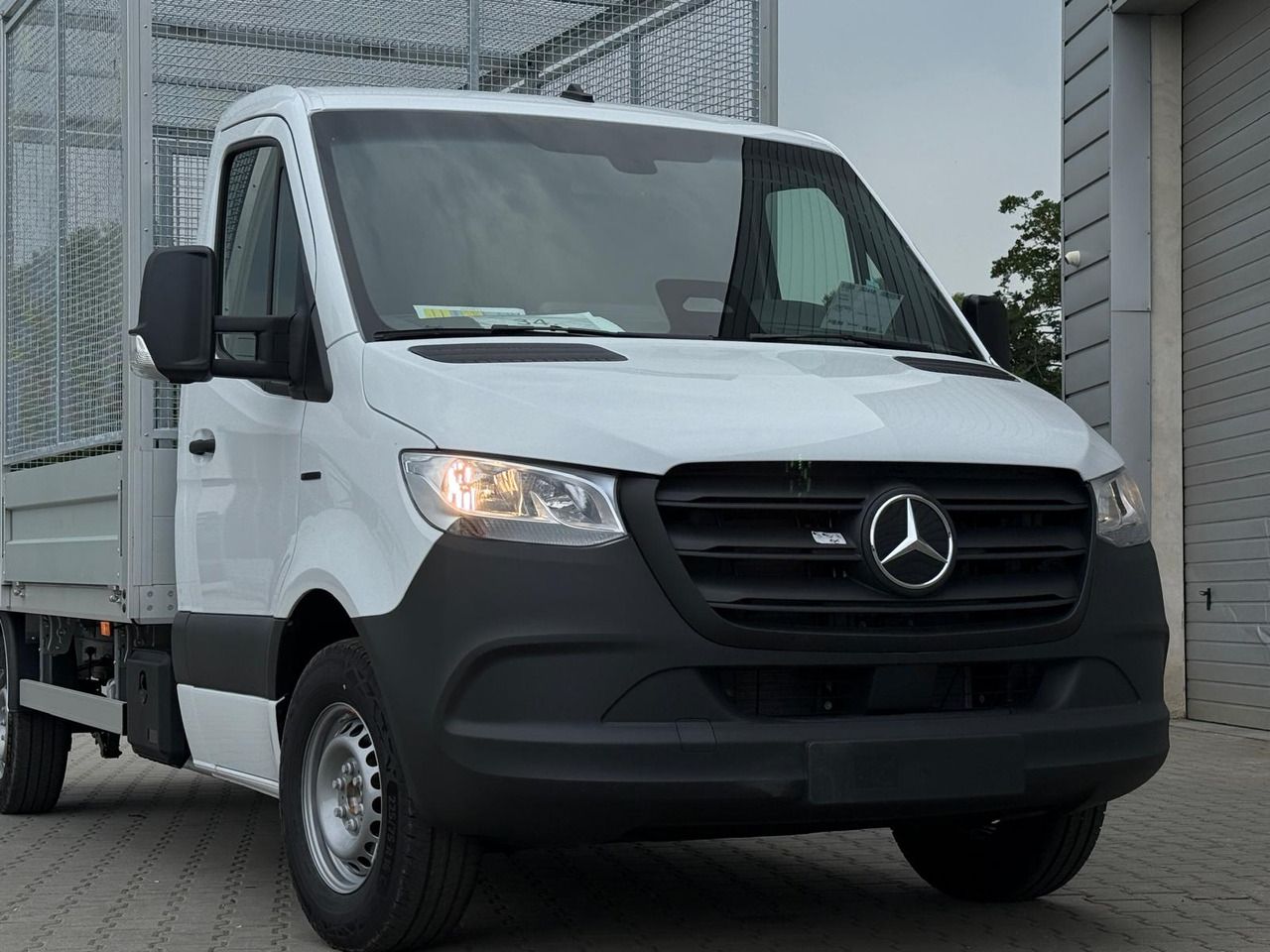 Новый Малотоннажный бортовой грузовик, Электрический фургон Mercedes eSprinter: фото 13