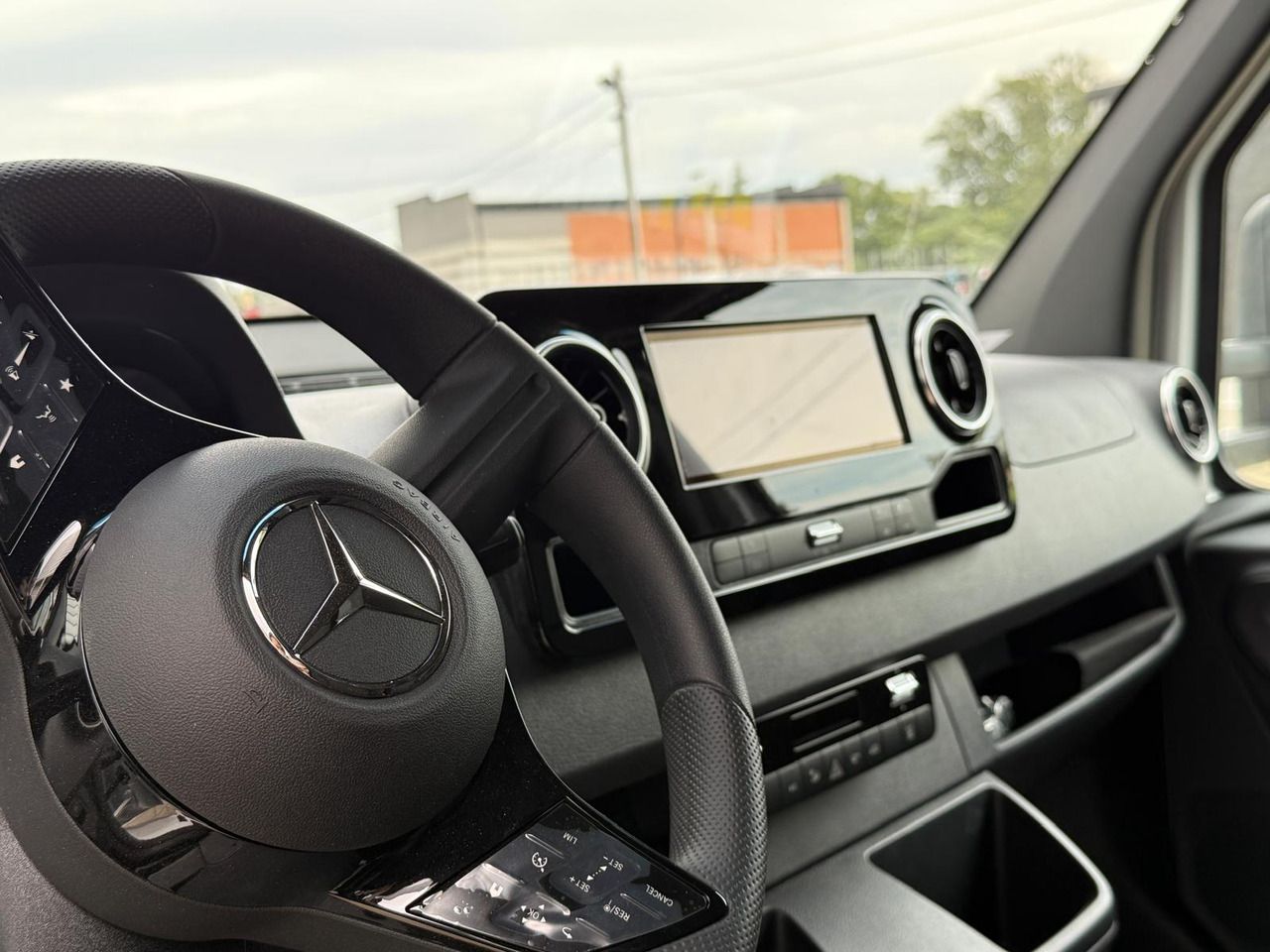 Новый Малотоннажный бортовой грузовик, Электрический фургон Mercedes eSprinter: фото 7