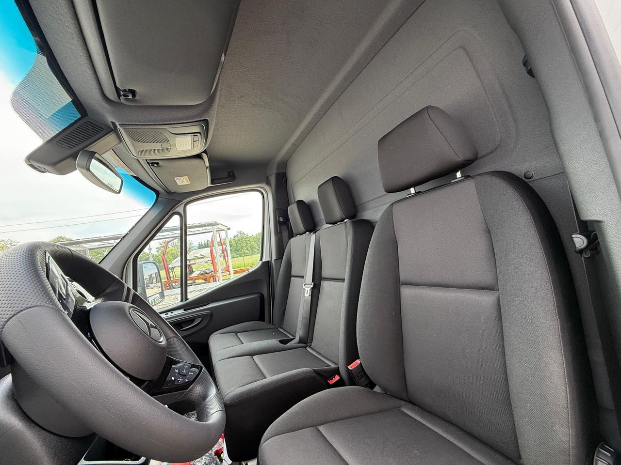 Новый Малотоннажный бортовой грузовик, Электрический фургон Mercedes eSprinter: фото 11