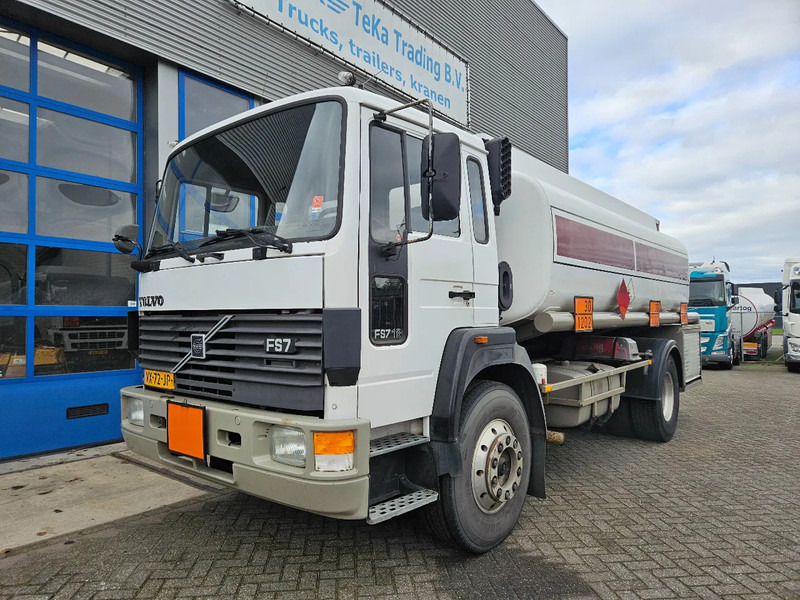 Volvo F S7 18 HOBUR 14.800 Liter 3 Compartments Steel Manual - Грузовик-цистерна: фото 2 Volvo F S7 18 HOBUR 14.800 Liter 3 Compartments Steel Manual - Грузовик-цистерна: фото 2