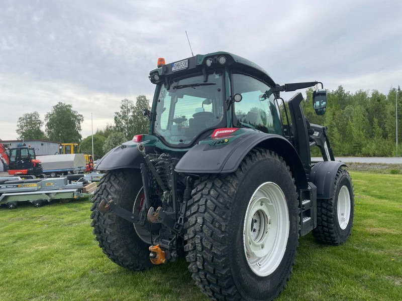Valtra N154E Versu SmartTouch MR19 Valtra N154E Versu SmartTouch MR19 med frontlastare Quicke Q5M - Трактор: фото 5 Valtra N154E Versu SmartTouch MR19 Valtra N154E Versu SmartTouch MR19 med frontlastare Quicke Q5M - Трактор: фото 5