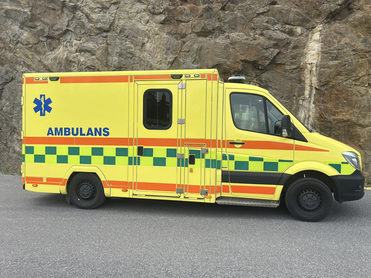 MERCEDES-BENZ Sprinter 319 - AMBULANCE / Krankenwagen / швидка допомога - Машина скорой помощи: фото 5 MERCEDES-BENZ Sprinter 319 - AMBULANCE / Krankenwagen / швидка допомога - Машина скорой помощи: фото 5