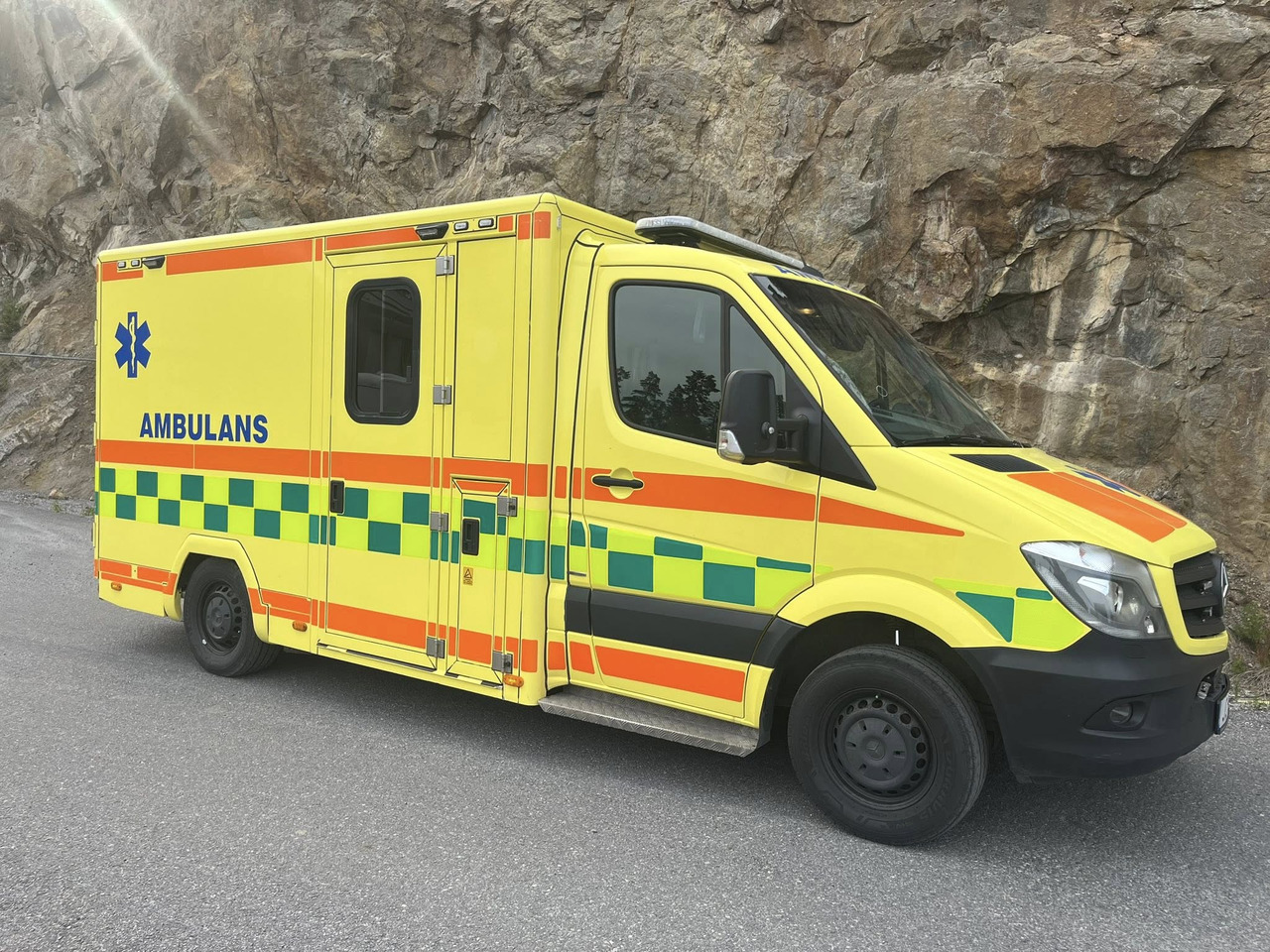 MERCEDES-BENZ Sprinter 319 - AMBULANCE / Krankenwagen / швидка допомога - Машина скорой помощи: фото 4 MERCEDES-BENZ Sprinter 319 - AMBULANCE / Krankenwagen / швидка допомога - Машина скорой помощи: фото 4