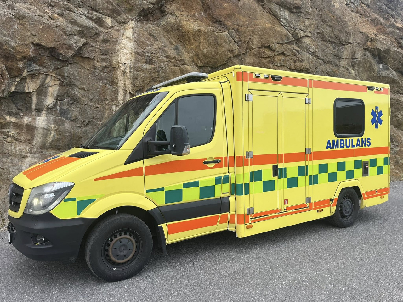 MERCEDES-BENZ Sprinter 319 - AMBULANCE / Krankenwagen / швидка допомога - Машина скорой помощи: фото 1 MERCEDES-BENZ Sprinter 319 - AMBULANCE / Krankenwagen / швидка допомога - Машина скорой помощи: фото 1