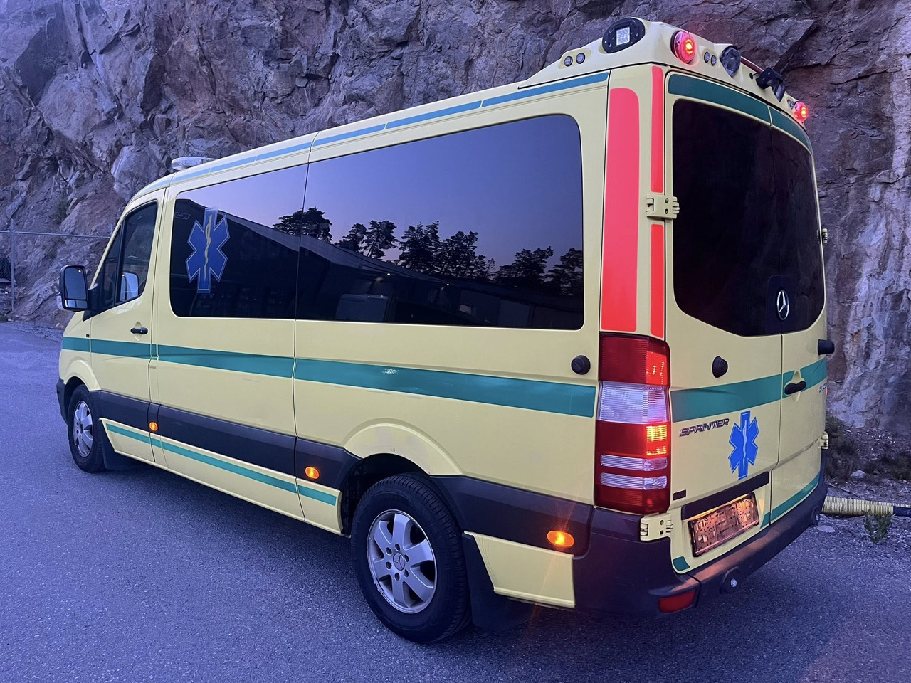 Mercedes-Benz Sprinter 316 - 2 stretcher AMBULANCE / Krankenwagen / Швидка допомога - Машина скорой помощи: фото 4 Mercedes-Benz Sprinter 316 - 2 stretcher AMBULANCE / Krankenwagen / Швидка допомога - Машина скорой помощи: фото 4