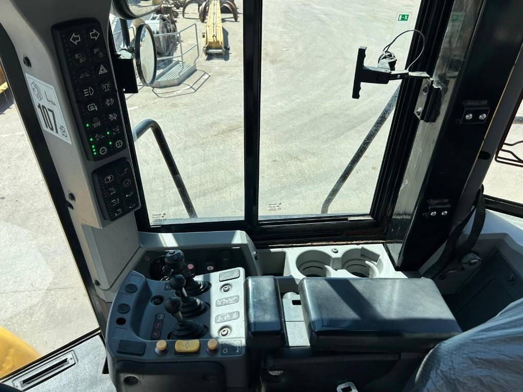 Колёсный погрузчик CAT 950 K: фото 13 Колёсный погрузчик CAT 950 K: фото 13