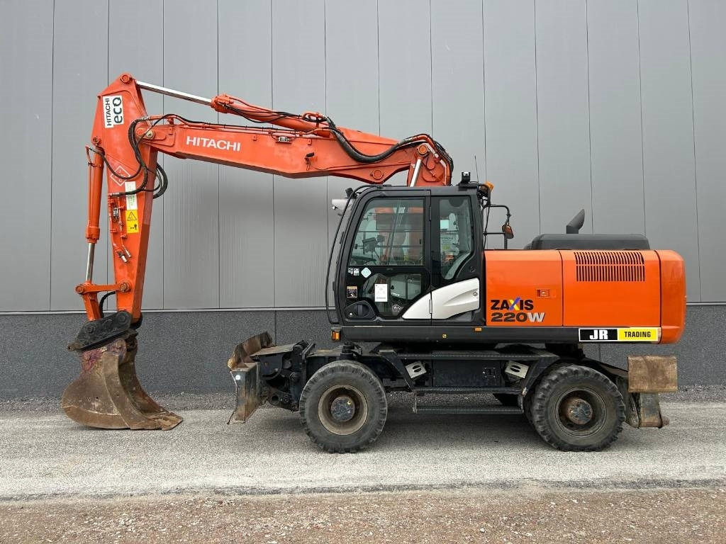 Hitachi ZX220W-5B - Колёсный экскаватор: фото 1 Hitachi ZX220W-5B - Колёсный экскаватор: фото 1