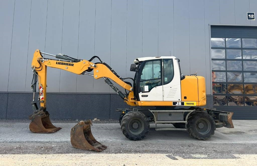 Liebherr A 912 Compact (2 Buckets) - Колёсный экскаватор: фото 1 Liebherr A 912 Compact (2 Buckets) - Колёсный экскаватор: фото 1