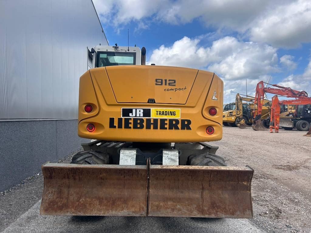 Liebherr A 912 Compact (2 Buckets) - Колёсный экскаватор: фото 4 Liebherr A 912 Compact (2 Buckets) - Колёсный экскаватор: фото 4