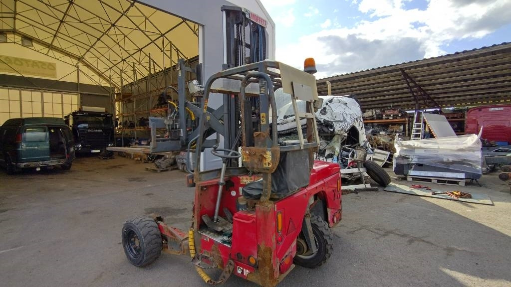 Moffett M4 25.4 ajoneuvotrukki - Мобильный вилочный погрузчик: фото 2 Moffett M4 25.4 ajoneuvotrukki - Мобильный вилочный погрузчик: фото 2