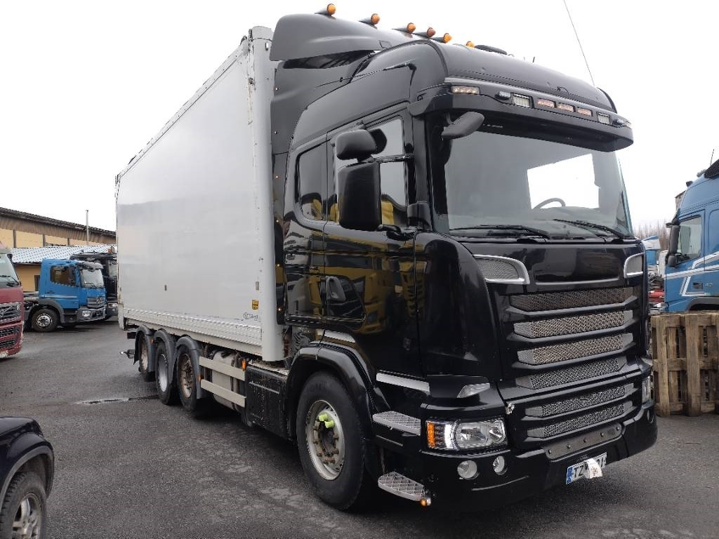 Scania R 580 8x2 ketjupurku kori 50mottia - Грузовик с закрытым кузовом: фото 1 Scania R 580 8x2 ketjupurku kori 50mottia - Грузовик с закрытым кузовом: фото 1