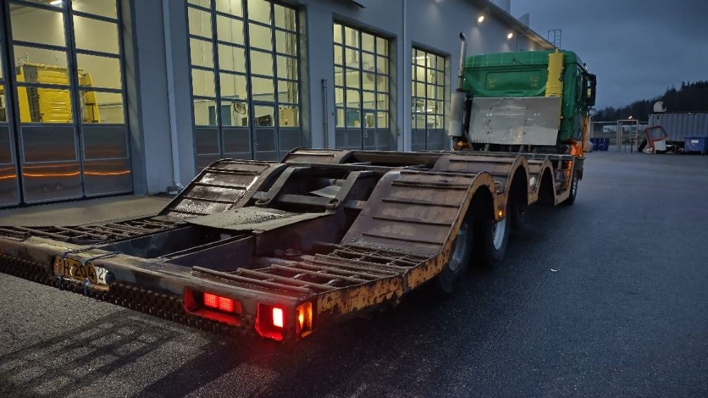 Volvo F16 8x2 metsäkone ritilä, rautajouset,hydr.perä - Лесовоз: фото 4 Volvo F16 8x2 metsäkone ritilä, rautajouset,hydr.perä - Лесовоз: фото 4