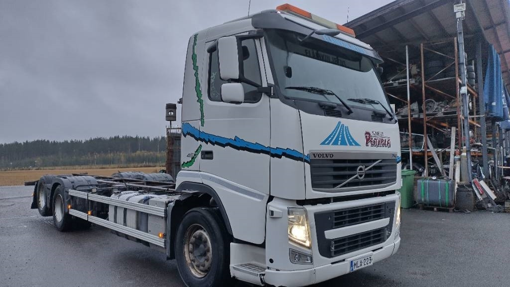 Volvo FH13 6x2 alusta, manuaalivaihteisto  - Грузовик-шасси: фото 2 Volvo FH13 6x2 alusta, manuaalivaihteisto  - Грузовик-шасси: фото 2