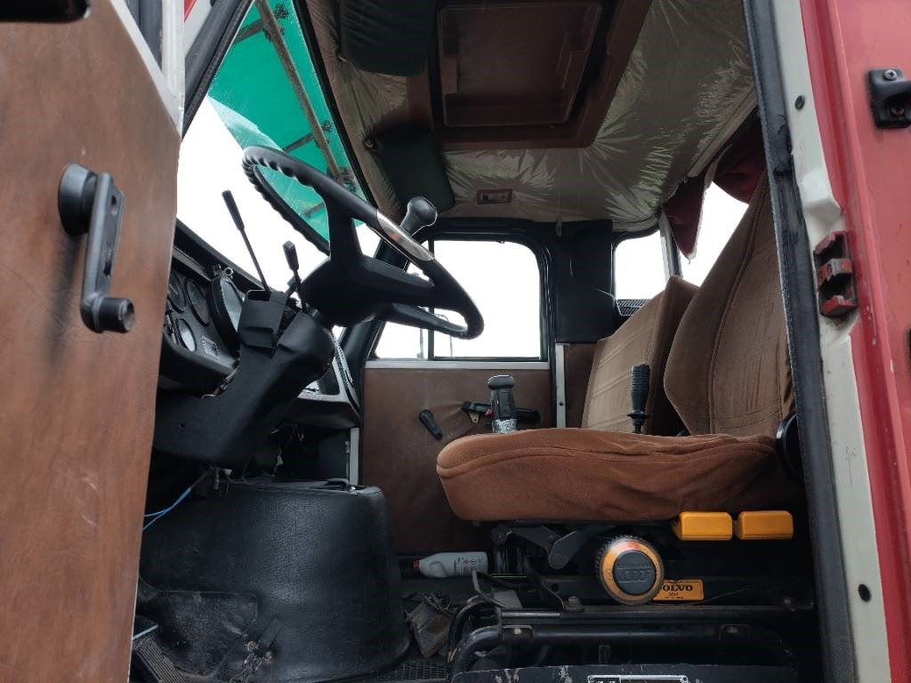 Volvo N7 Tico nosturi ja vl-laite,280tkm!! - Портальный бункеровоз: фото 3 Volvo N7 Tico nosturi ja vl-laite,280tkm!! - Портальный бункеровоз: фото 3