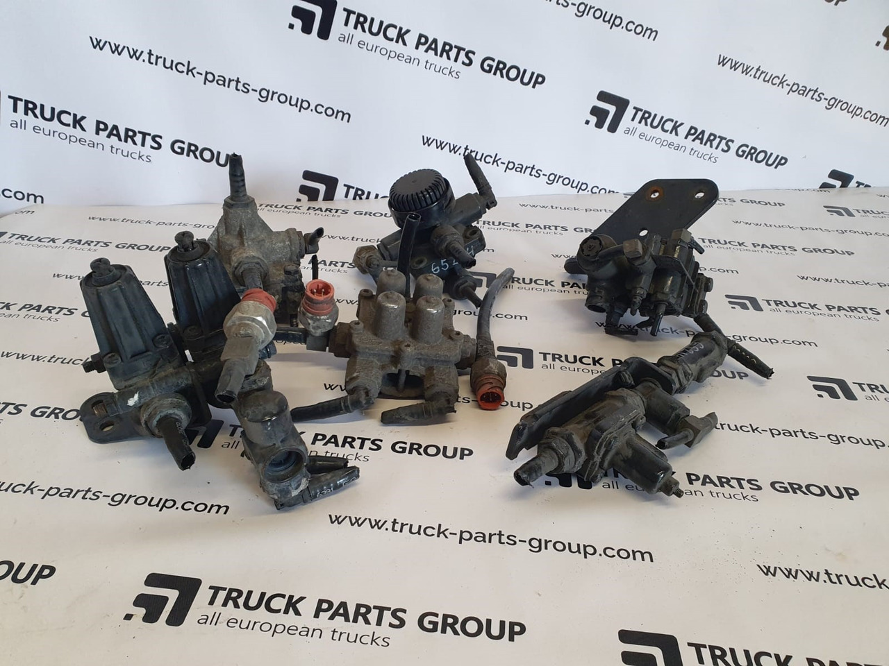 MAN MAN TGX / TGS EURO6 air valves, brakes control, Wabco pressure limiting valve, pneumatic valve, multi circuit protection valve, relay valve, pressure control valve 81521166089, 4750103330, 475010300 - Запчасти для Грузовиков: фото 1 MAN MAN TGX / TGS EURO6 air valves, brakes control, Wabco pressure limiting valve, pneumatic valve, multi circuit protection valve, relay valve, pressure control valve 81521166089, 4750103330, 475010300 - Запчасти для Грузовиков: фото 1