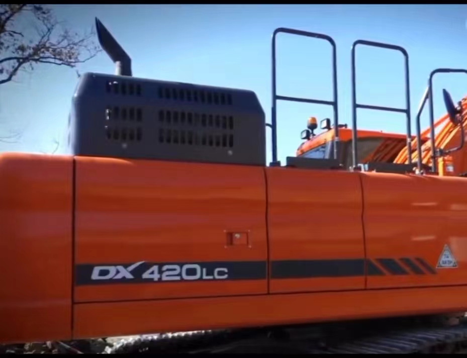 DOOSAN DX420LC - Гусеничный экскаватор: фото 1 DOOSAN DX420LC - Гусеничный экскаватор: фото 1