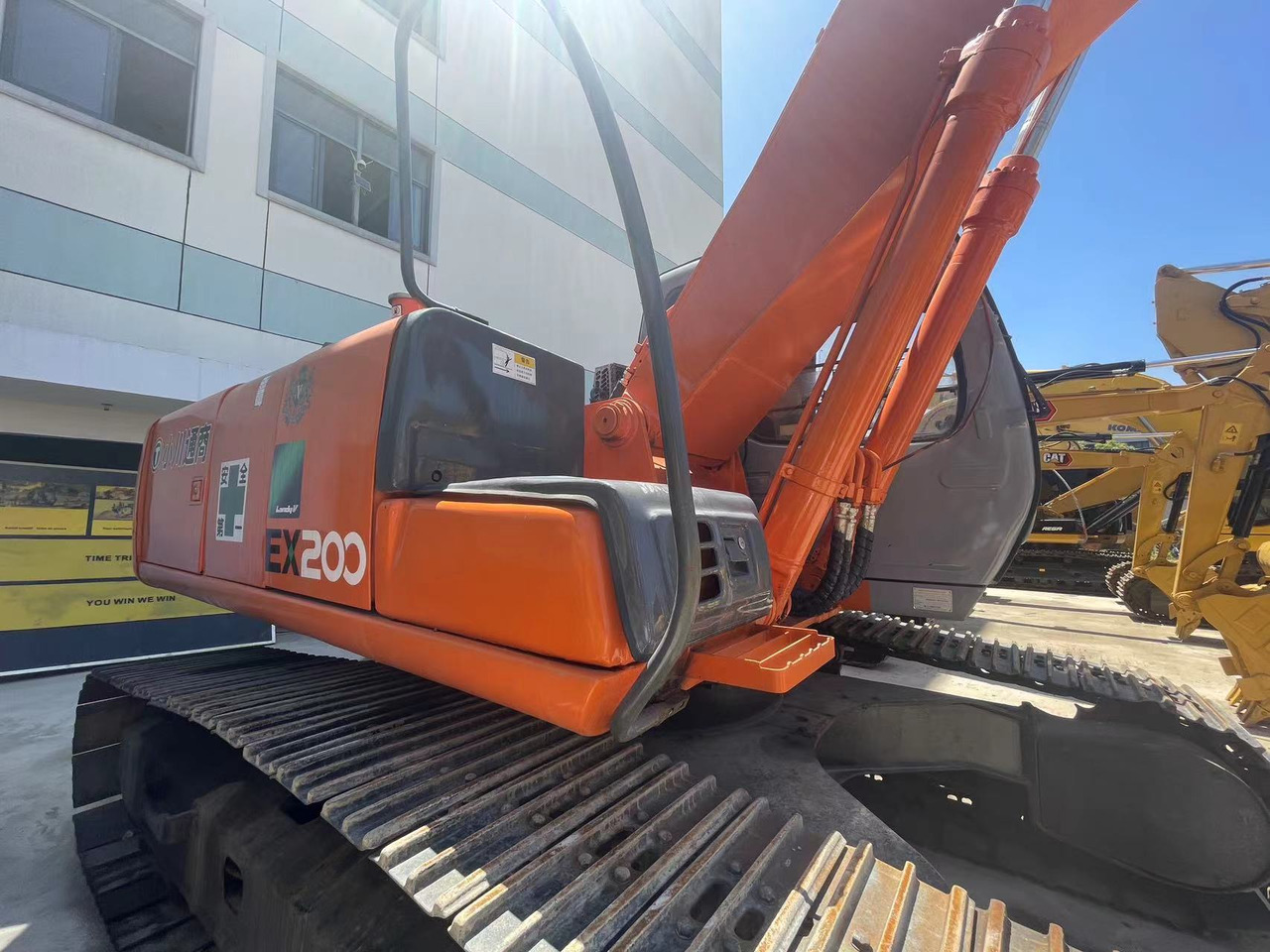 HITACHI ZX200 - Гусеничный экскаватор: фото 2 HITACHI ZX200 - Гусеничный экскаватор: фото 2