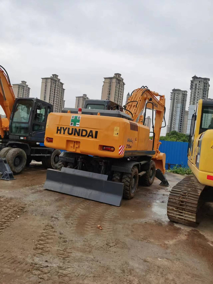 HYUNDAI 210W-7 - Колёсный экскаватор: фото 4 HYUNDAI 210W-7 - Колёсный экскаватор: фото 4
