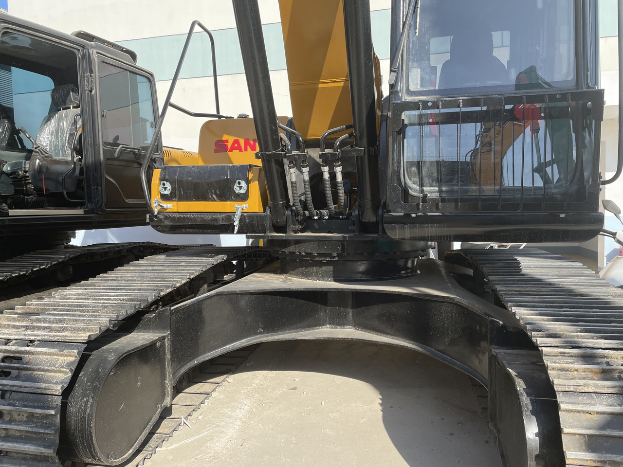 SANY SY215C - Гусеничный экскаватор: фото 2 SANY SY215C - Гусеничный экскаватор: фото 2