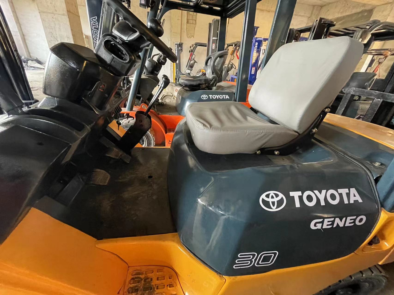 TOYOTA 62-7FD30 - Строительная техника: фото 5 TOYOTA 62-7FD30 - Строительная техника: фото 5