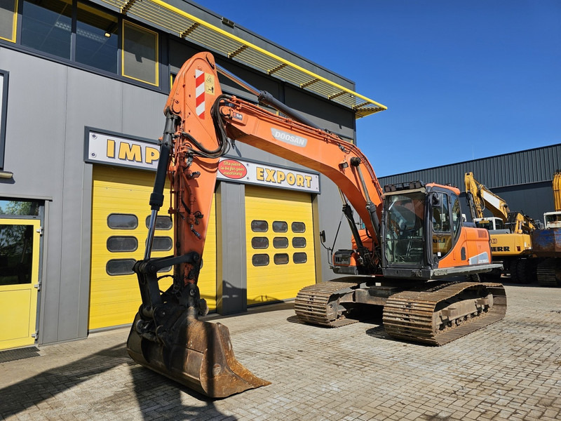 Doosan DX180LC - Гусеничный экскаватор: фото 2 Doosan DX180LC - Гусеничный экскаватор: фото 2