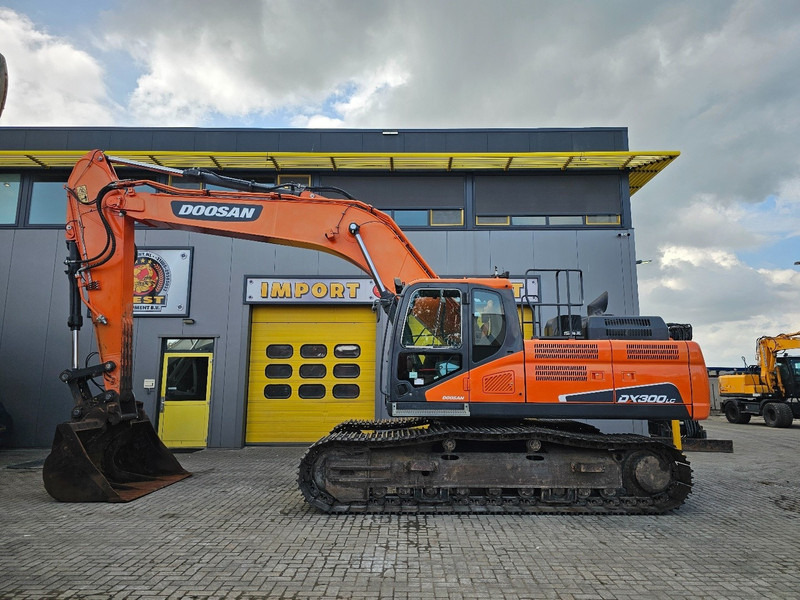 Doosan DX300LC-5 - Гусеничный экскаватор: фото 1 Doosan DX300LC-5 - Гусеничный экскаватор: фото 1