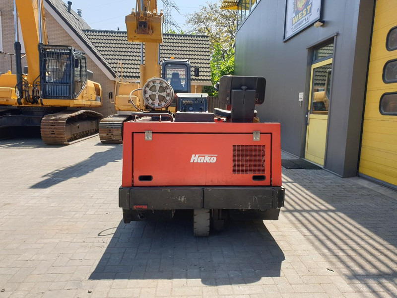 Hako Jonas 1700 - Подметально-уборочная машина: фото 4 Hako Jonas 1700 - Подметально-уборочная машина: фото 4