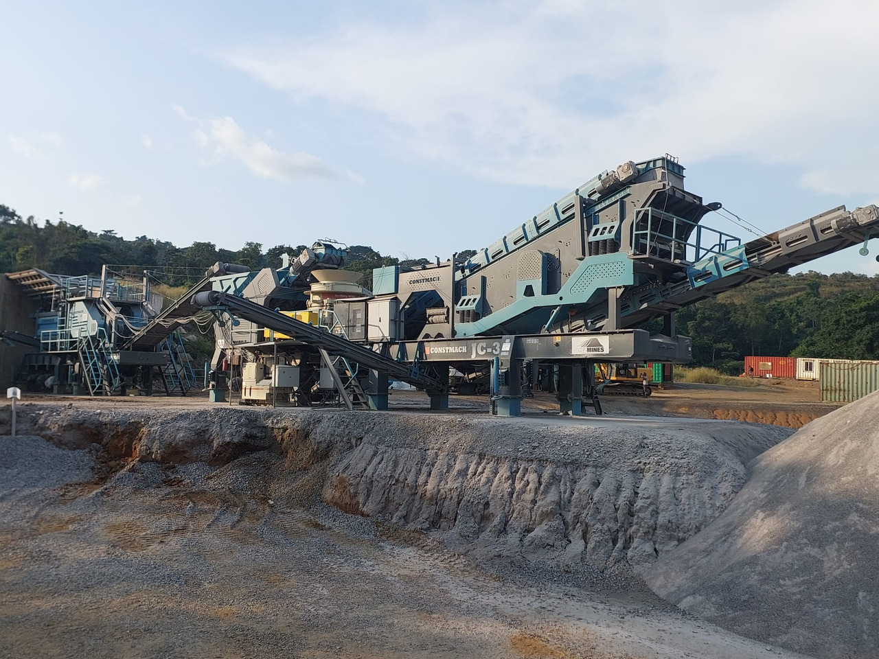 Constmach Mobile Jaw Crushing Plant With A Capacity Of 250 To 300 T/h - Мобильная дробилка: фото 1 Constmach Mobile Jaw Crushing Plant With A Capacity Of 250 To 300 T/h - Мобильная дробилка: фото 1