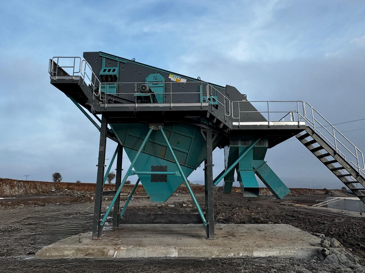 Constmach Systèmes De Cribles Vibrants 70-95 Tph 2-3-4 Étages 1200x4000 Mm - Грохот: фото 2 Constmach Systèmes De Cribles Vibrants 70-95 Tph 2-3-4 Étages 1200x4000 Mm - Грохот: фото 2