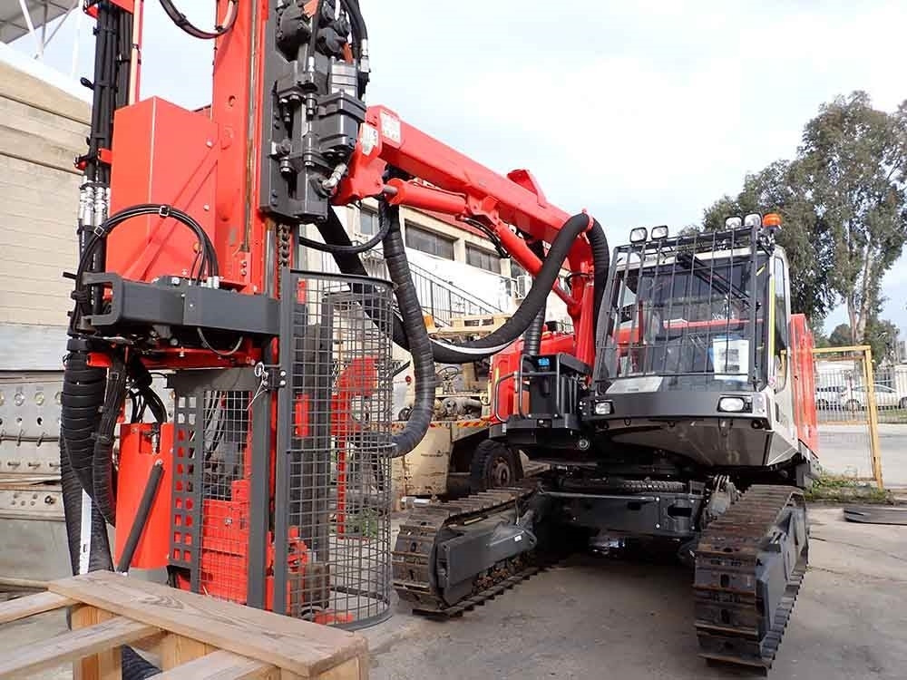 Sandvik DX800 - Буровая машина: фото 1 Sandvik DX800 - Буровая машина: фото 1