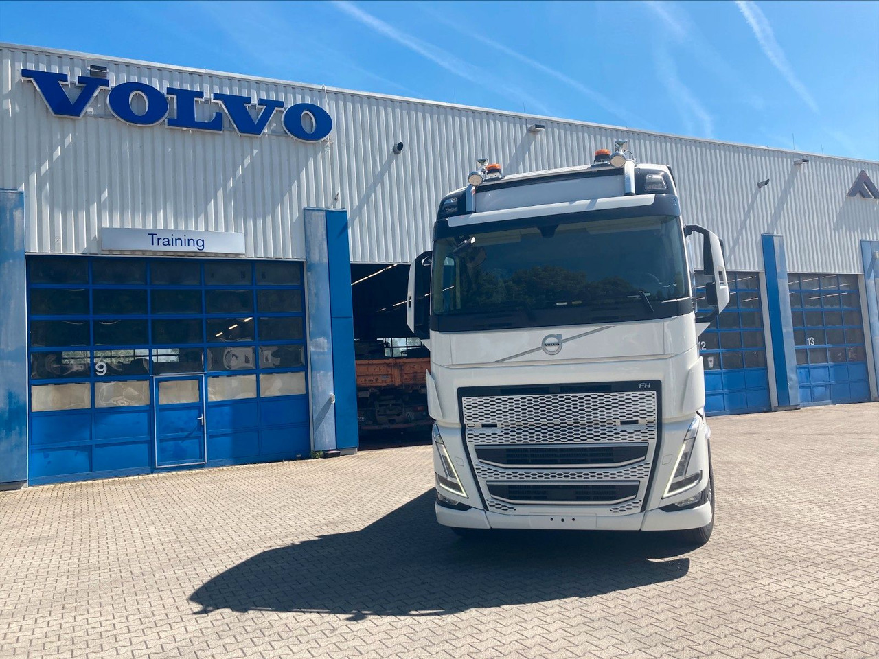 Volvo FH 6x2 R NLA Luftfederung - Грузовик бортовой/ Платформа, Автоманипулятор: фото 2 Volvo FH 6x2 R NLA Luftfederung - Грузовик бортовой/ Платформа, Автоманипулятор: фото 2