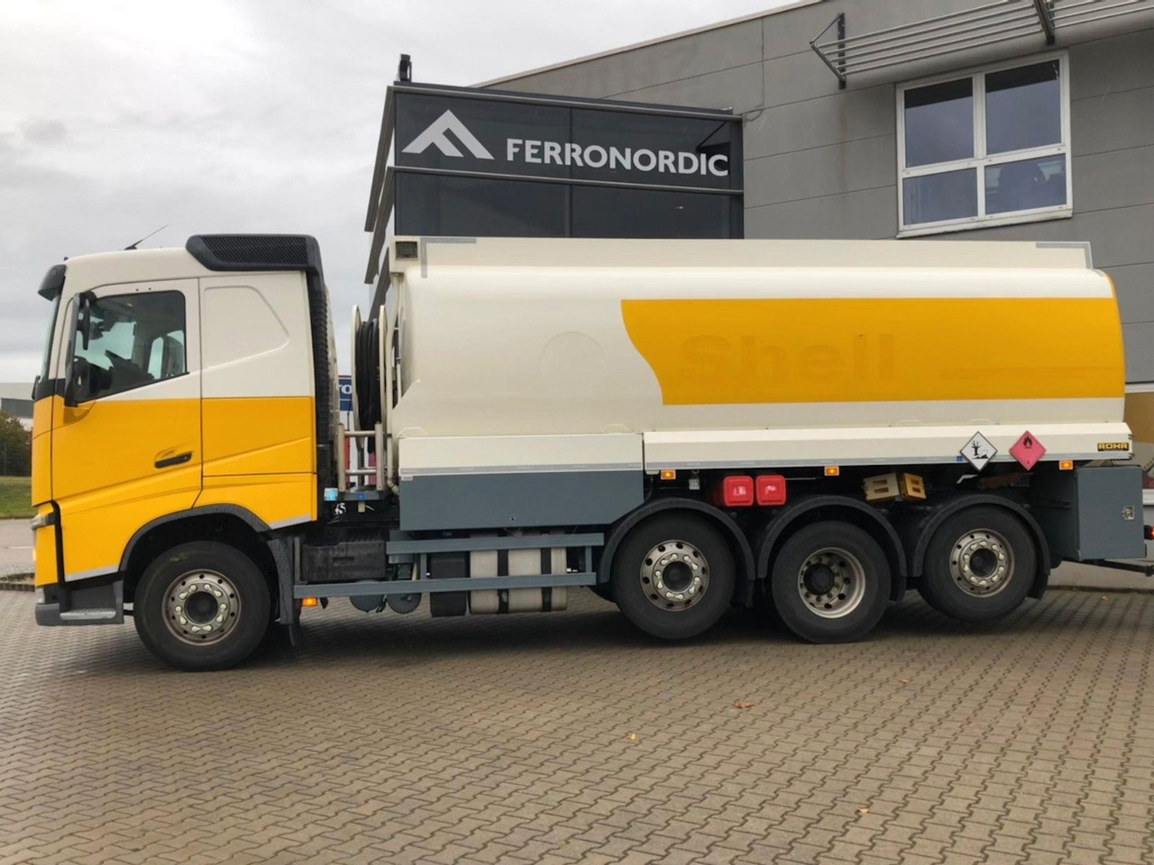 Volvo FH420 Tridem*ADR*3 Kammern 26700LT*ROHR*Sening - Грузовик-цистерна: фото 4 Volvo FH420 Tridem*ADR*3 Kammern 26700LT*ROHR*Sening - Грузовик-цистерна: фото 4
