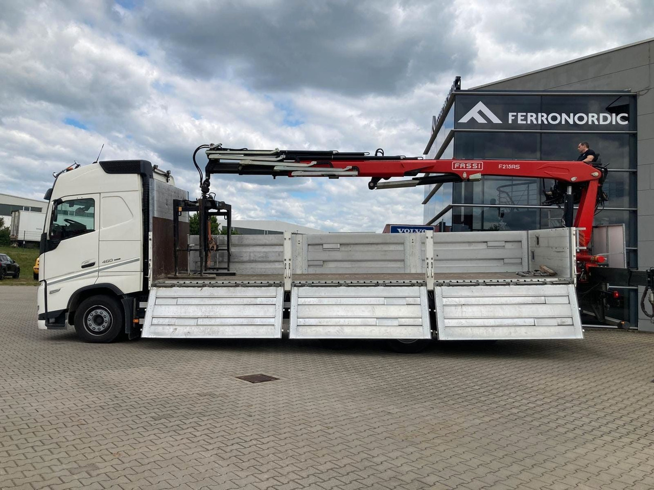 Volvo FH460 8x2 TRIDEM VLA&NLA gelenkt*FASSI F215AS.24 - Автоманипулятор: фото 3 Volvo FH460 8x2 TRIDEM VLA&NLA gelenkt*FASSI F215AS.24 - Автоманипулятор: фото 3