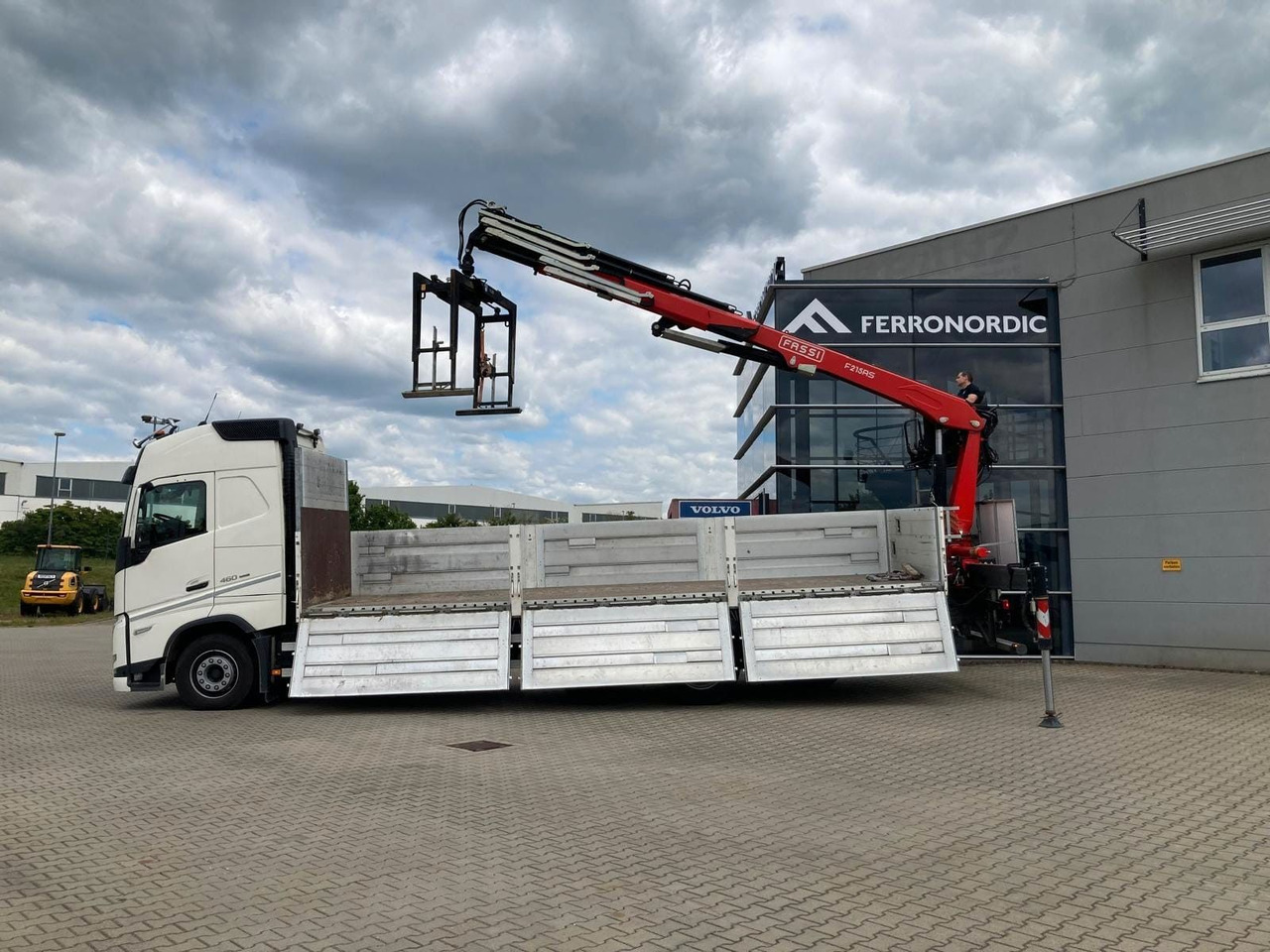 Volvo FH460 8x2 TRIDEM VLA&NLA gelenkt*FASSI F215AS.24 - Автоманипулятор: фото 2 Volvo FH460 8x2 TRIDEM VLA&NLA gelenkt*FASSI F215AS.24 - Автоманипулятор: фото 2