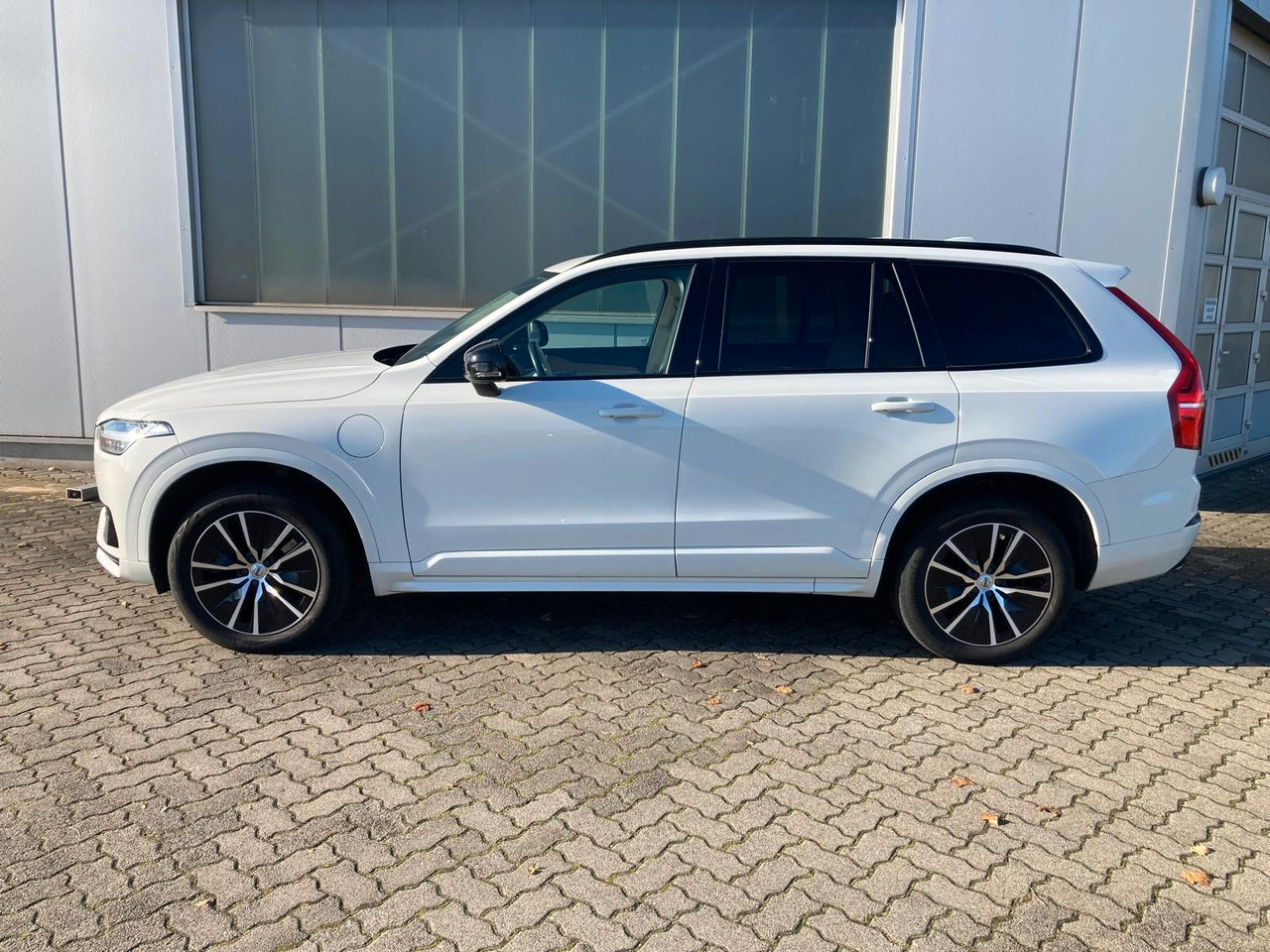 Volvo XC 90 T8 R-Des. Exp. Rech. Pl.-In Hybr. AWD 7-S. - Внедорожник: фото 2 Volvo XC 90 T8 R-Des. Exp. Rech. Pl.-In Hybr. AWD 7-S. - Внедорожник: фото 2