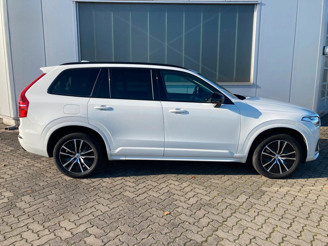 Volvo XC 90 T8 R-Des. Exp. Rech. Pl.-In Hybr. AWD 7-S. - Внедорожник: фото 3 Volvo XC 90 T8 R-Des. Exp. Rech. Pl.-In Hybr. AWD 7-S. - Внедорожник: фото 3