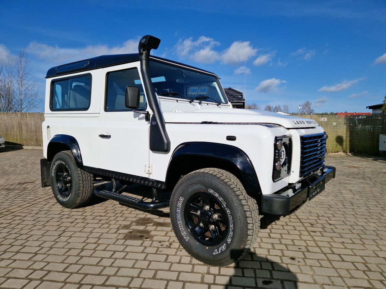 Land Rover Defender Puma 90 - Внедорожник: фото 1 Land Rover Defender Puma 90 - Внедорожник: фото 1