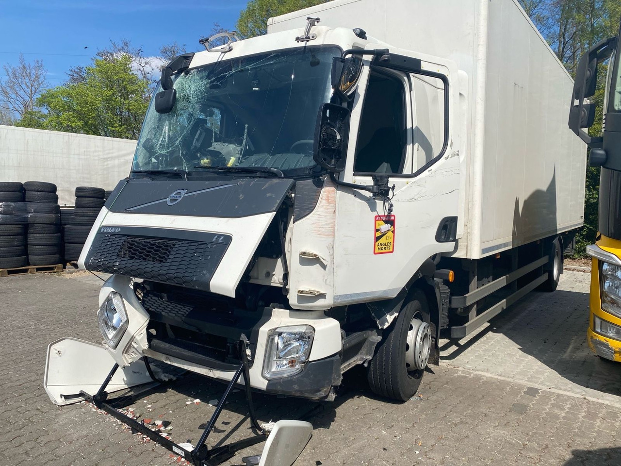 Volvo FL 16.280 Koffer Unfallschaden - Грузовик с закрытым кузовом: фото 2 Volvo FL 16.280 Koffer Unfallschaden - Грузовик с закрытым кузовом: фото 2